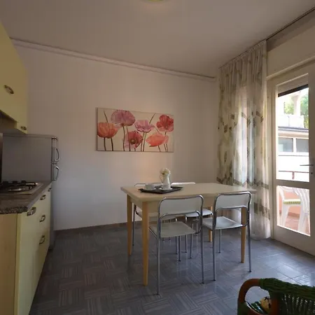 Angela * Μπιμπιόνε